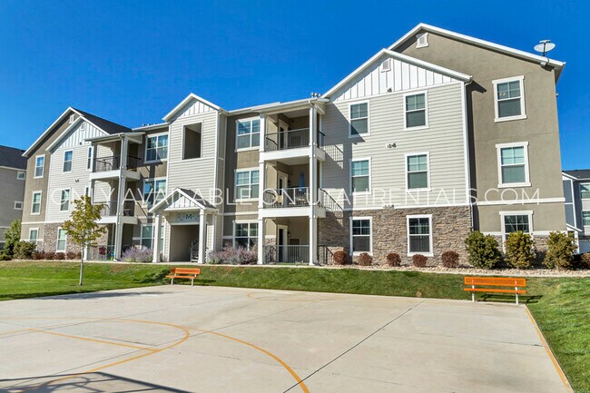 Foto del edificio - 73 W Silver Springs Dr