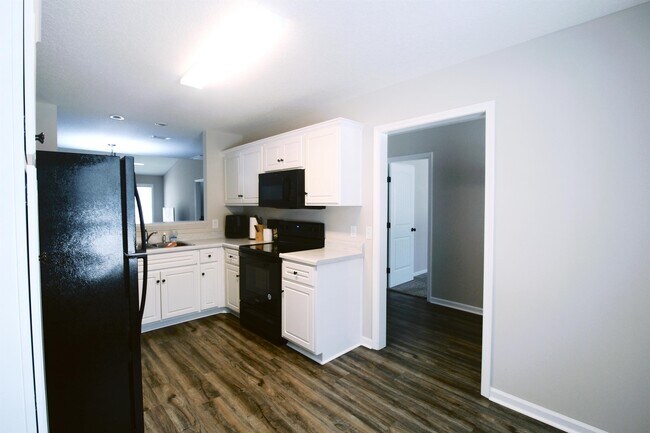 Building Photo - 566 Deerchase Ct