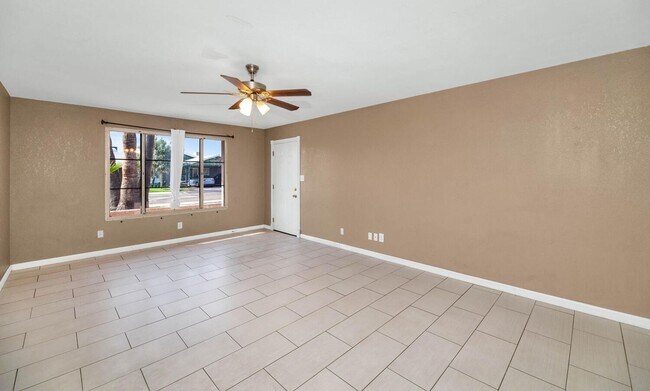 Building Photo - 1128 E Broadmor Dr