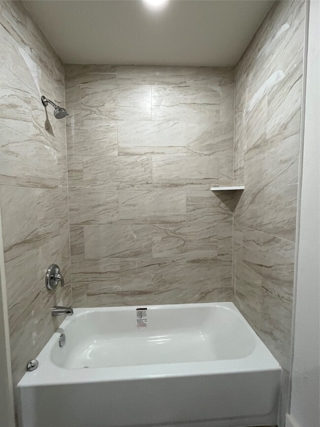 Foto del edificio - 2633 W Main St
