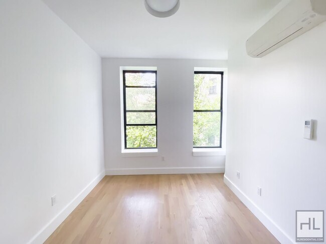Building Photo - Stuyvesant Heights / Spacious Sunlit 3-Bed...