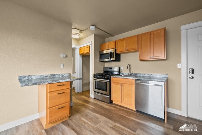 Building Photo - 618 Gambell St