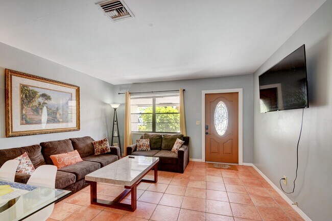 Photo - 103 SW 10th Ave Apartment