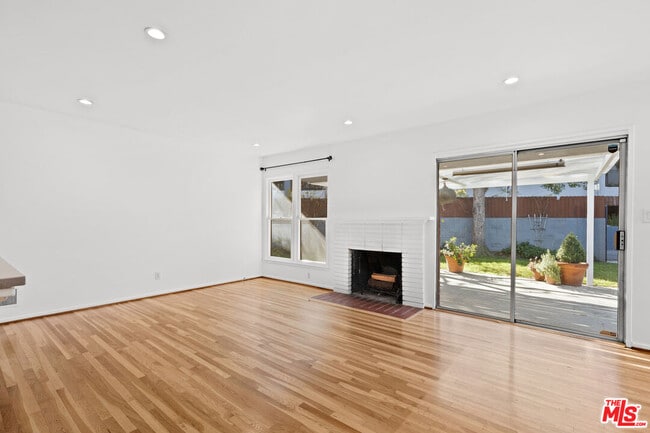 Foto del edificio - 12730 La Maida St