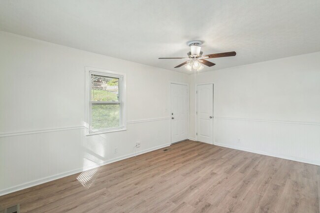 Foto del edificio - 2324 Greenfield Ln