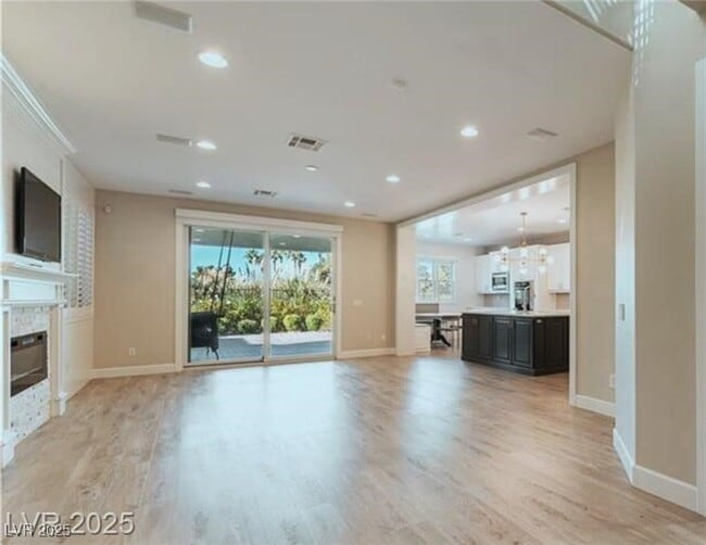 Building Photo - 927 Via Canale Dr
