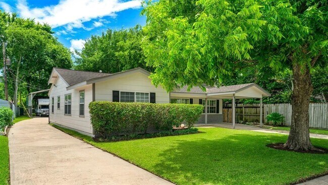 Building Photo - 8527 Ridgepoint Dr