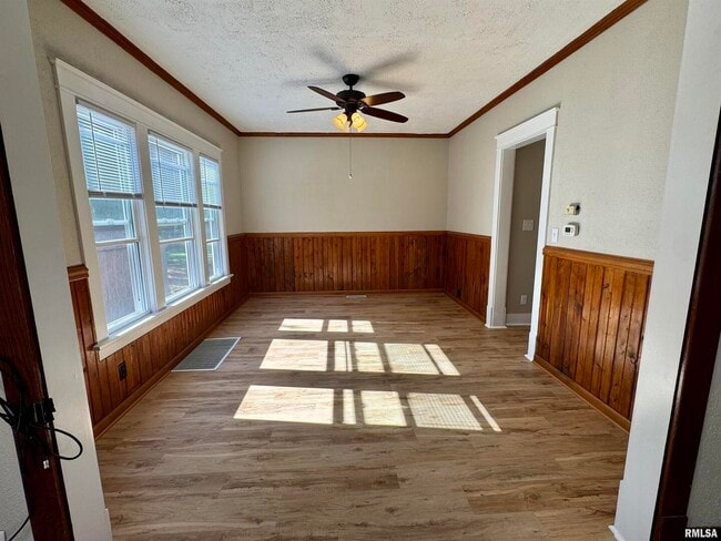 Building Photo - 716 46th St