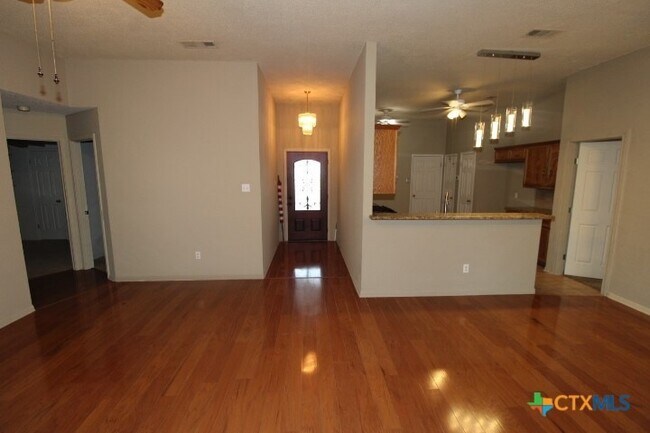 Foto del edificio - 924 Northern Dancer Dr