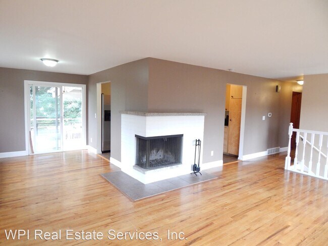 Building Photo - 4 br, 2.5 bath House - 1712 NE 120TH ST