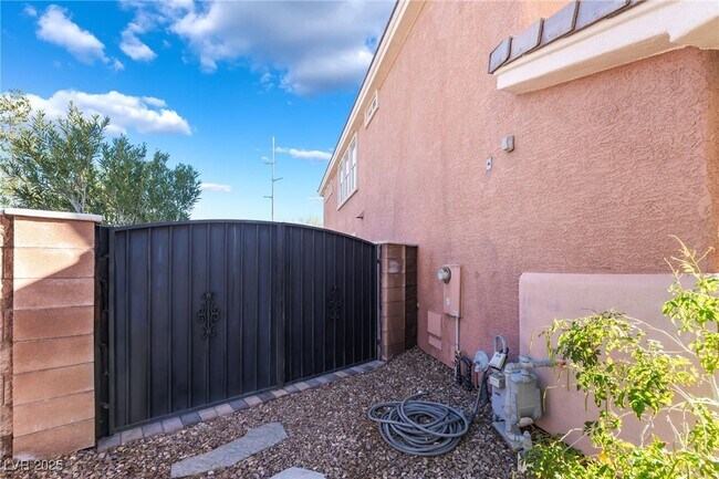 Foto del edificio - 9906 Stiges St