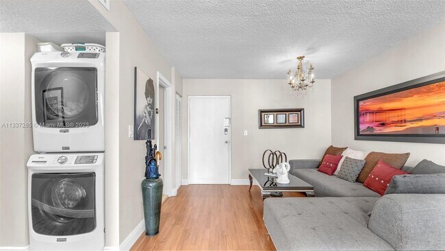 Building Photo - 9401 SW 4th St # 408