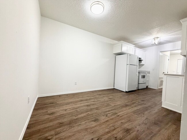 Building Photo - ***5905 B Sara Street***