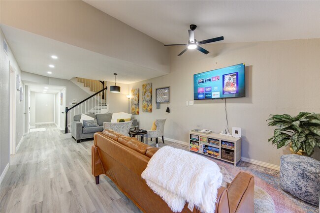 Building Photo - 7373 Antoine Dr
