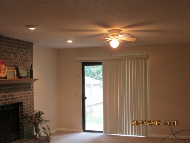 Building Photo - 125 Brian Ct