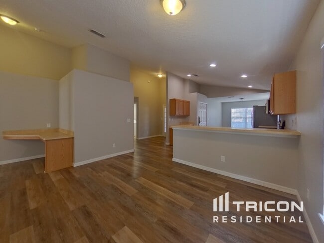 Building Photo - 203 Pima Trail
