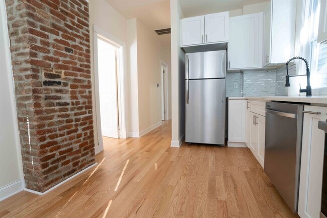 Building Photo - 45 Gautier Ave