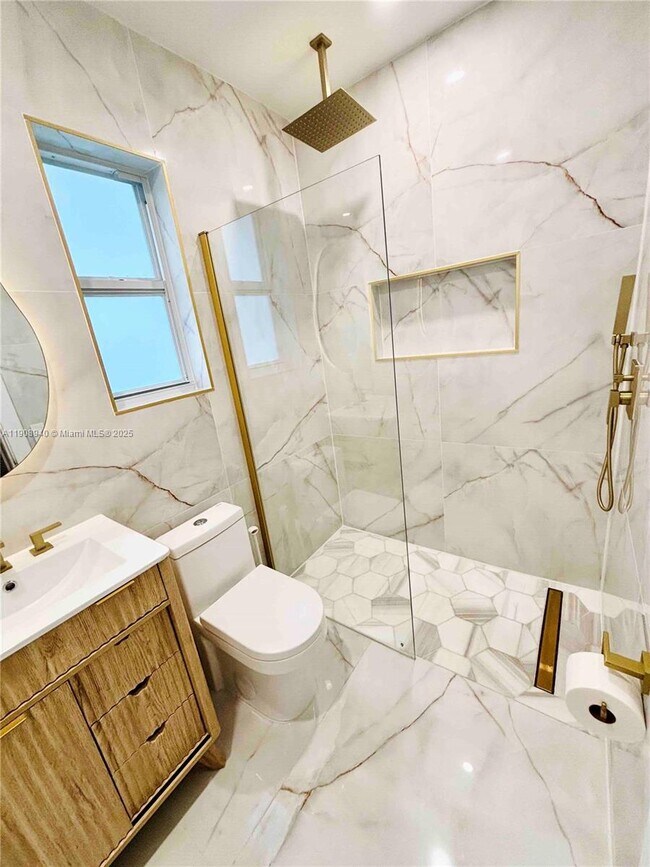 Foto del edificio - 330 NE 88th St