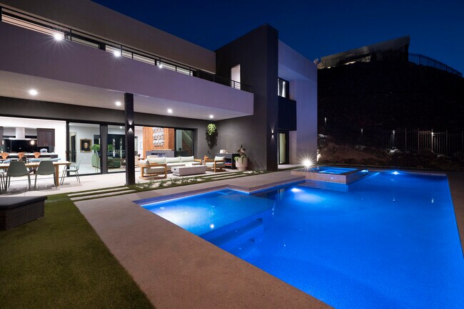 Foto del edificio - 609 Sleeping Dragon Dr