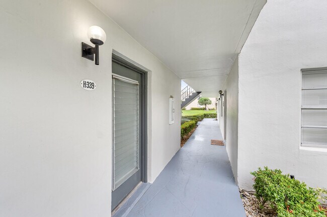 Foto del edificio - 339 Normandy Ln