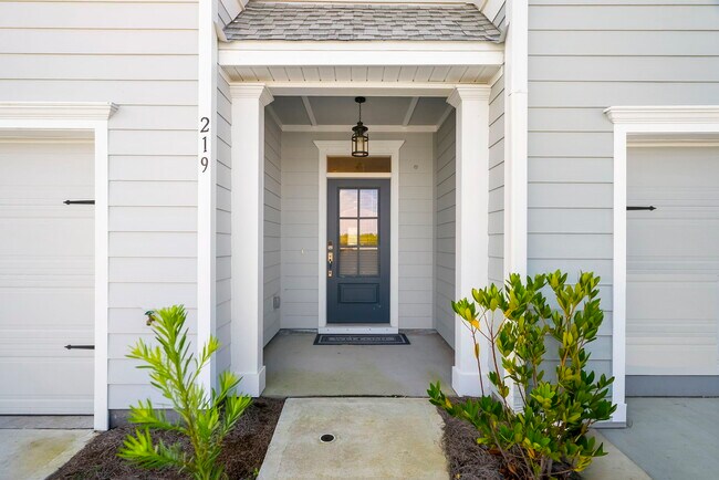 Building Photo - 219 Skylah Ln