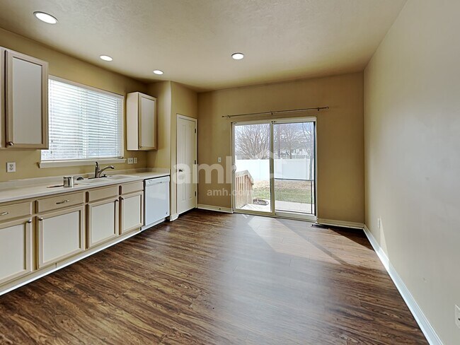 Building Photo - 5843 W La Rieta Dr