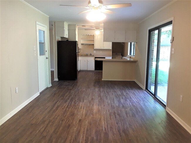 Building Photo - 707 Monterrey Ln