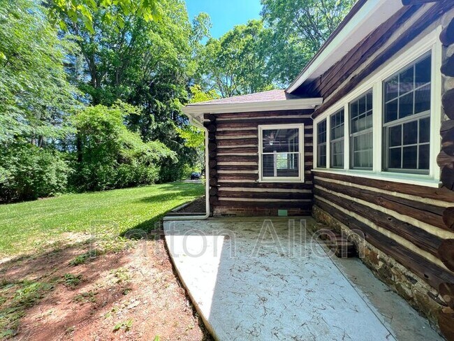 Building Photo - 133 Springside Rd