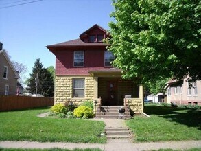 Building Photo - 240 S Pine St
