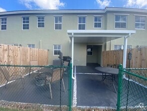 Building Photo - 1442 SE 23rd Terrace