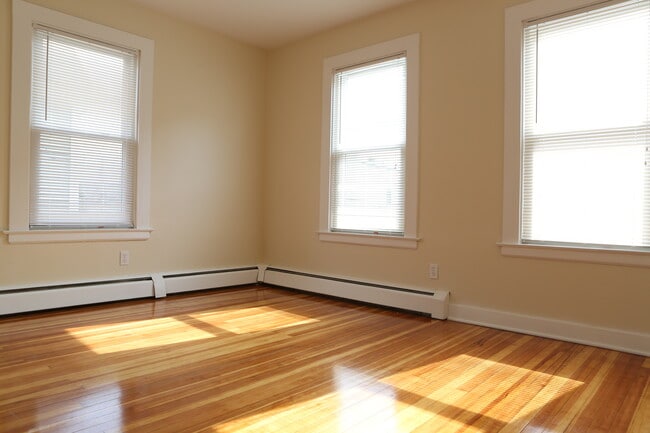 Building Photo - 33 S Cherry St