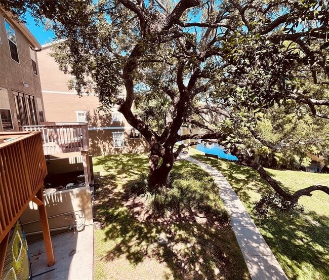 Foto del edificio - 2915 Pointeview Dr