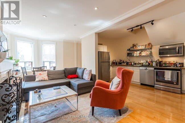 Building Photo - 110 Lowther Ave