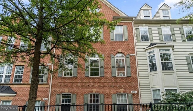 POTOMAC CLUB - SECONDS TO STONEBRIDGE - POTOMAC CLUB - SECONDS TO STONEBRIDGE Townhome