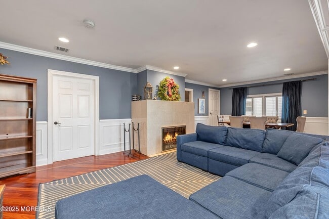 Building Photo - 384 Sairs Ave