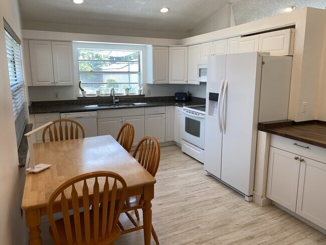 Building Photo - 211 N Cervidae Dr
