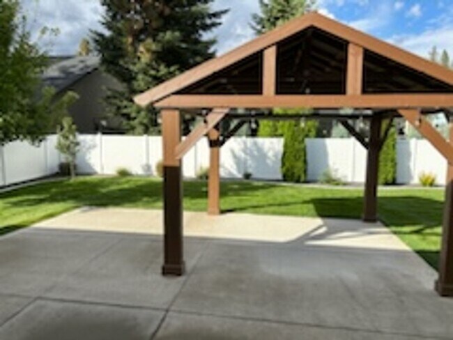 Foto del edificio - 1485 Chestnut Wy