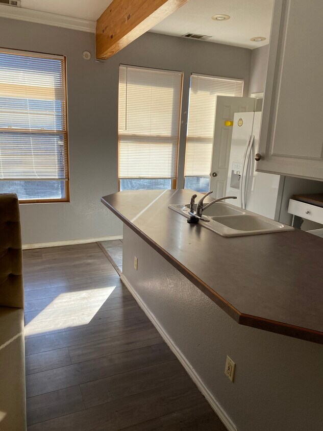 Building Photo - 4600 Gaston Avenue, Unit 7
