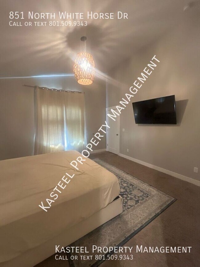 Building Photo - 851 White Horse Dr