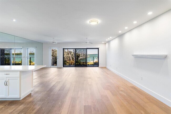 Foto del edificio - 166 Harbor Dr