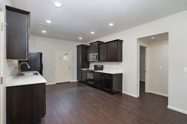 Foto del edificio - 1320 E Elm St