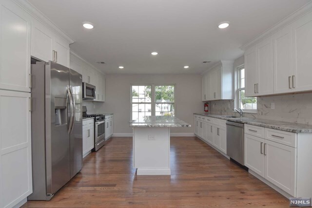 Foto del edificio - 143-145 Linden Ave