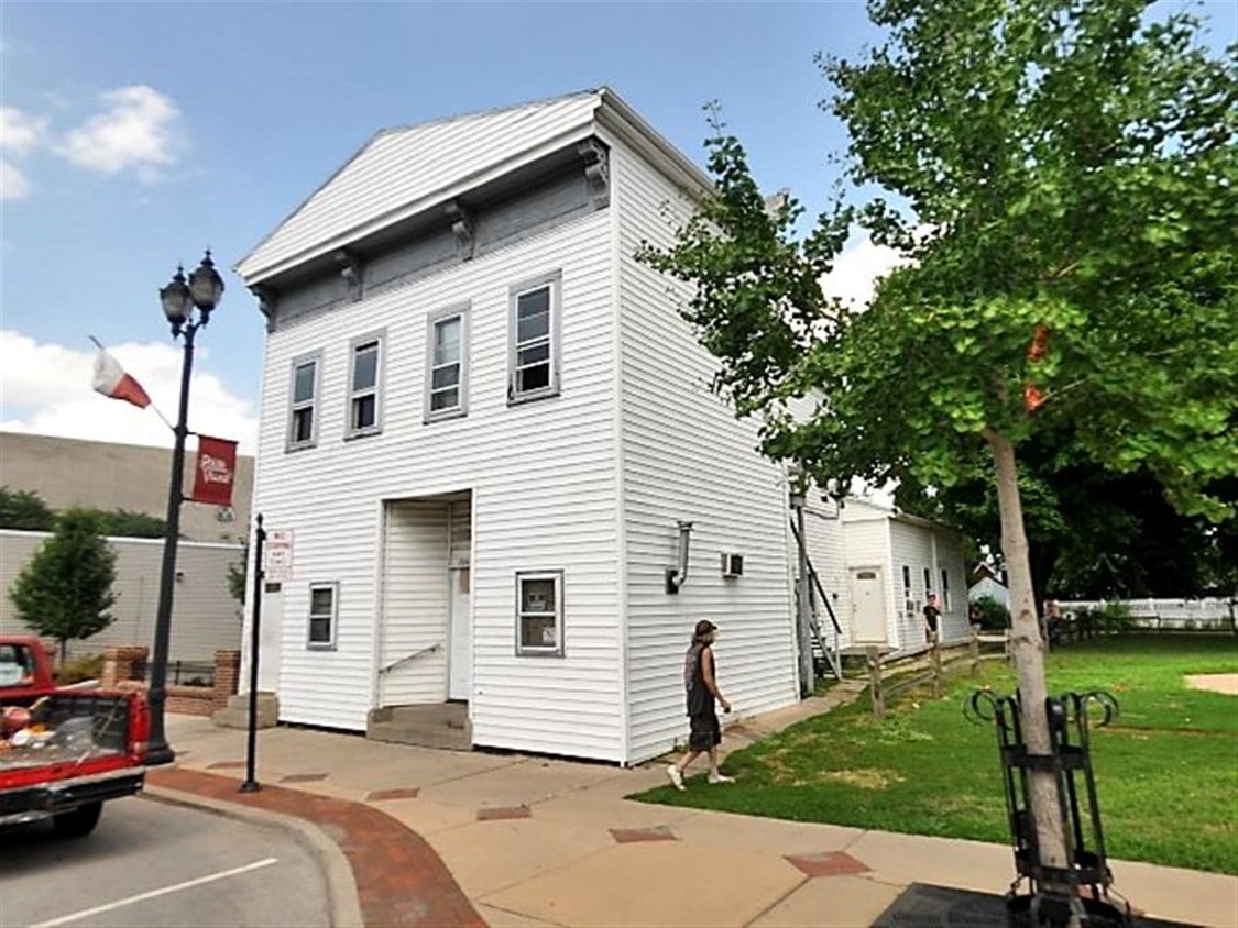 Primary Photo - 2840 Lagrange St