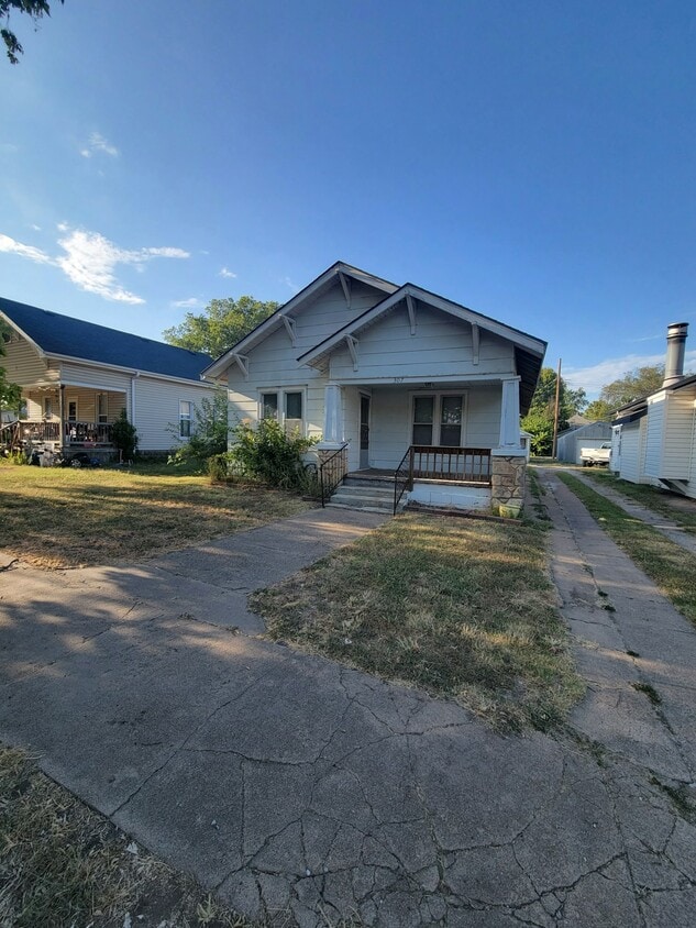 Primary Photo - 307 E 9th St