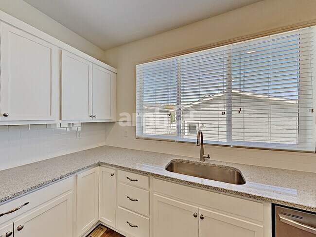 Foto del edificio - 4465 Crestone Peak St