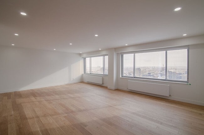 Building Photo - 3555 Chem. de la Côte-des-Neiges
