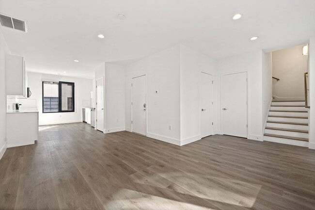 Foto del edificio - Ultra Modern Durham Townhome Available Now