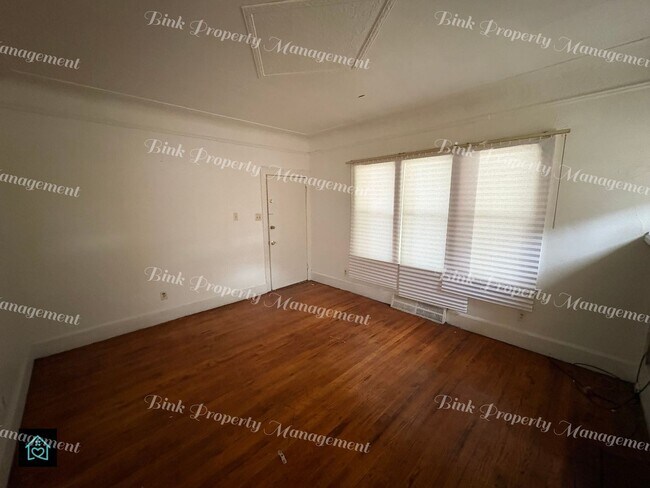 Foto del edificio - 2908 Fullerton Ave