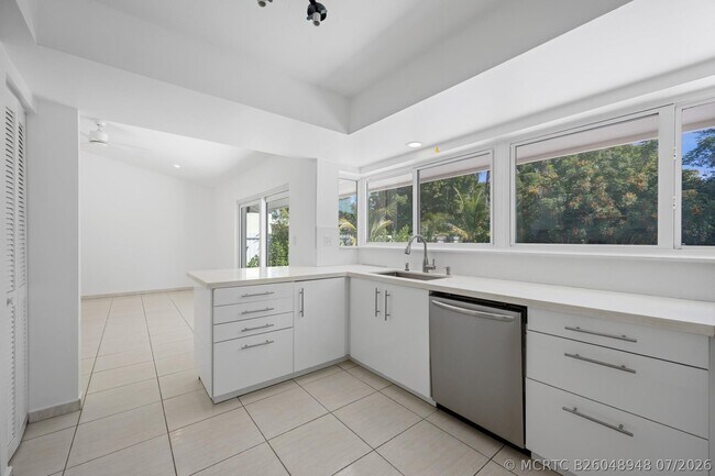 Building Photo - 9515 SW 118th Ct