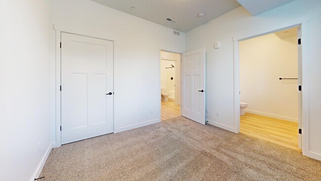 Building Photo - 1126 W 250 S